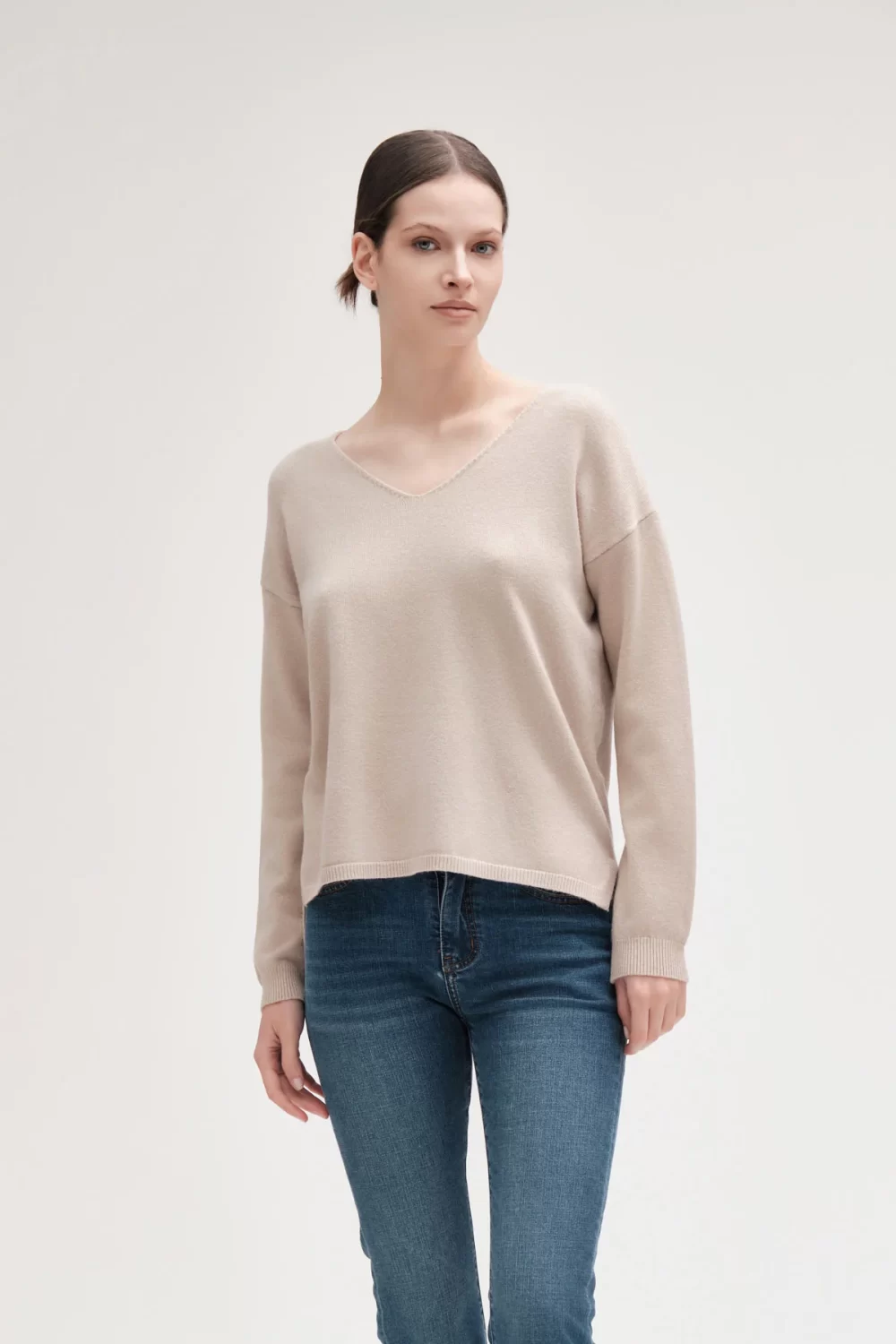 MAGLIA SCOLLO A V CON SPACCHETTI FIN.7 VISCOSA – DGF5574