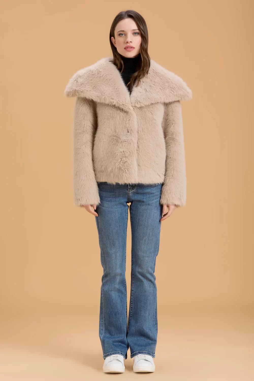 PELLICCIA CORTA COLLO AMPIO – DGF5500