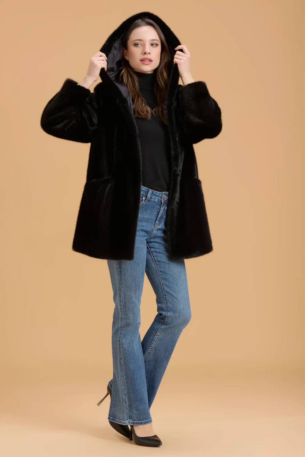 PELLICCIA LUNGA CON CAPPUCCIO – DGF5502