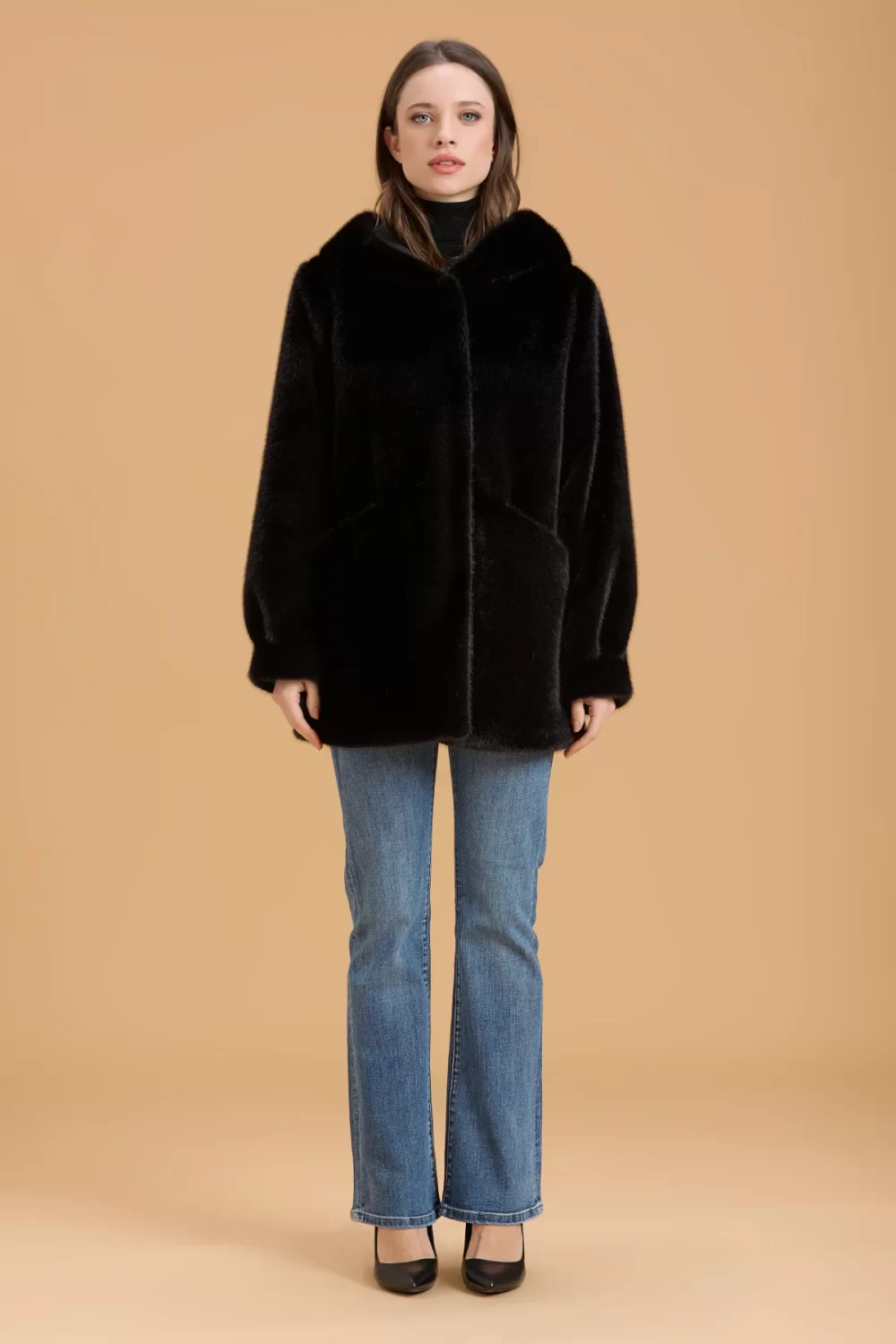 PELLICCIA LUNGA CON CAPPUCCIO – DGF5502