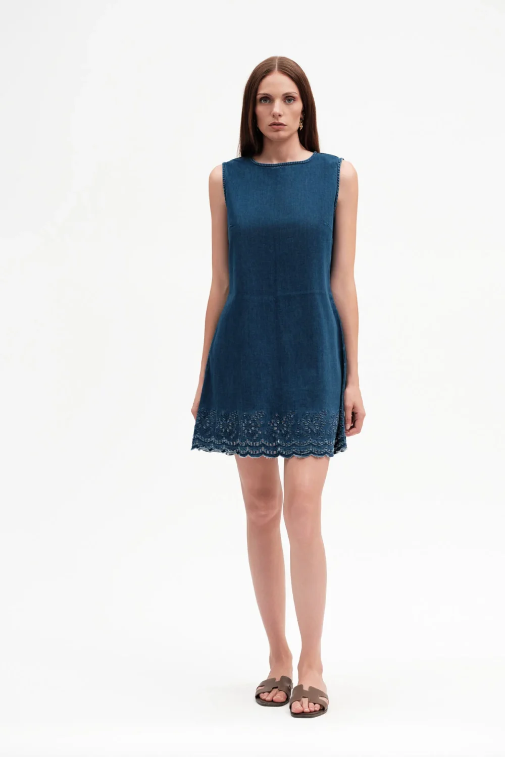 ABITO SMANICATO CON RICAMO – DGP7541