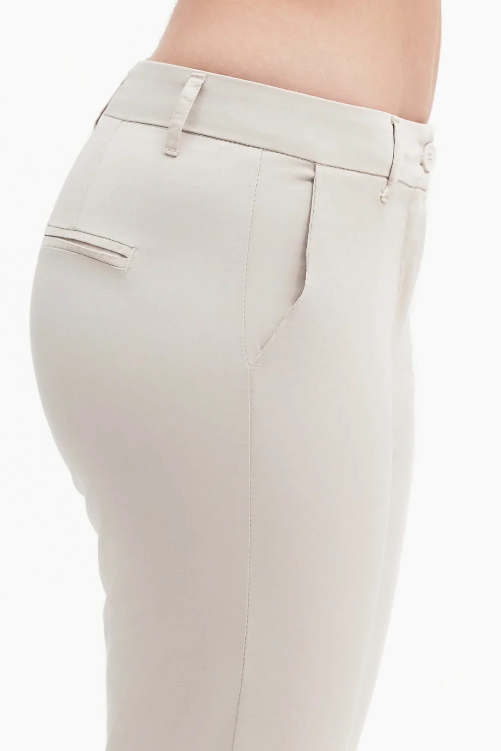 PANTALONE CAPRI CON SPACCHETTI RASO – DGP7902