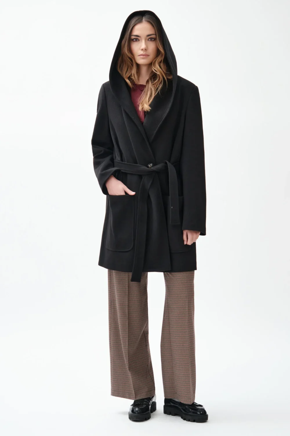 CAPP CORTO CON CINTA E CAPPUCCIO CDH – DGF7359