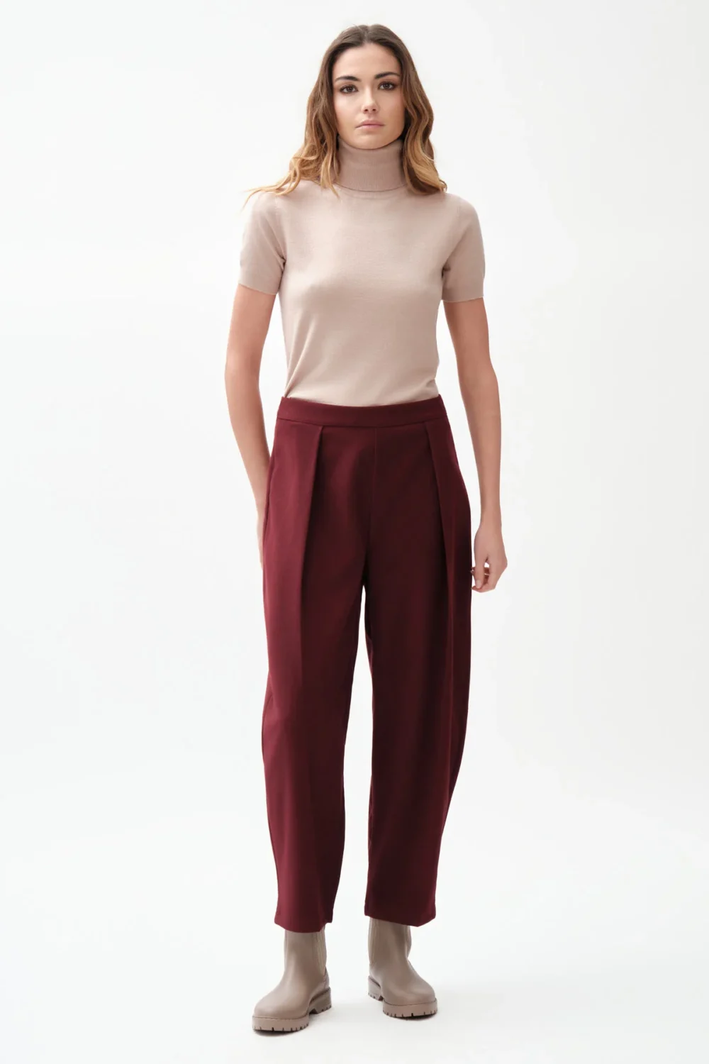 PANTALONE CAPRI CON PENCES TAMARA – DGF7454