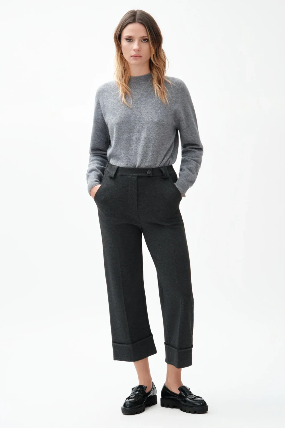 PANTALONE CON PIEGA MARTE – DGF7493