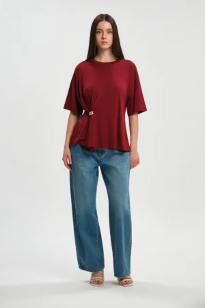 T-SHIRT PARICOLLO CON  SPILLA VISCOSA - DGP8807